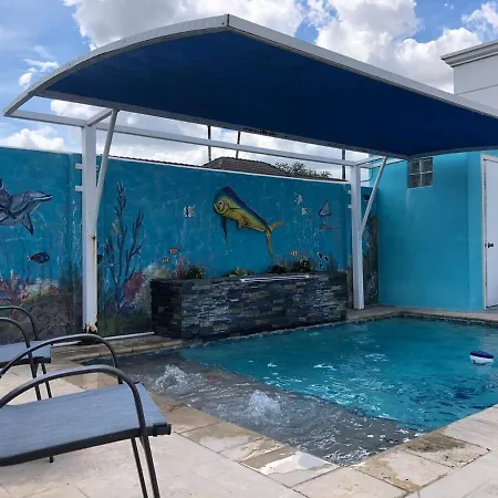 Relax & Enjoy In Our Spacious Country Club Estate